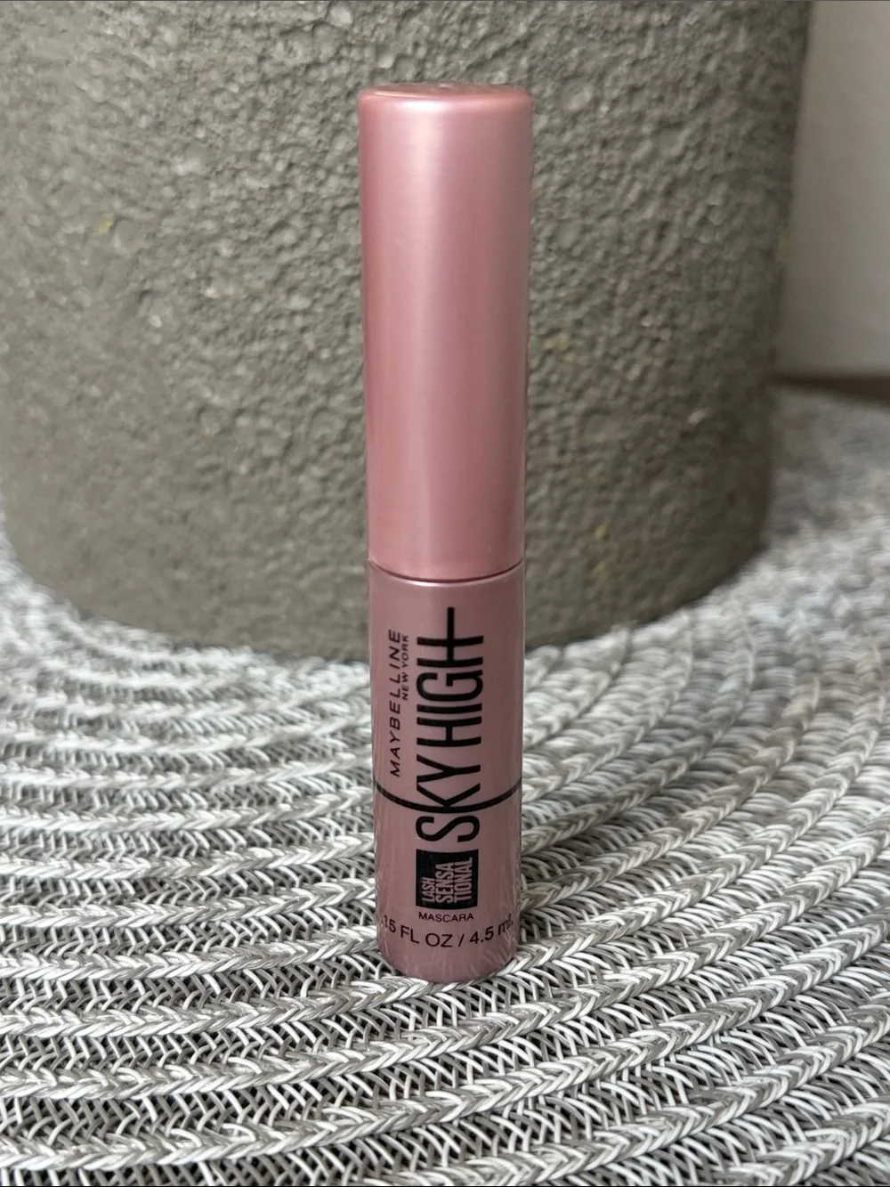 ❤️$2 NWT Maybelline Sky High Very Black .15oz Mascara